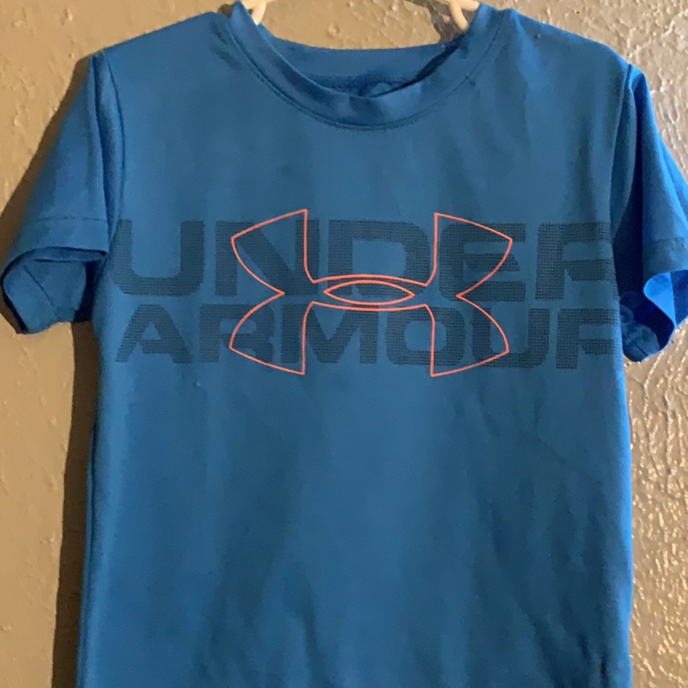 Boys under armor T-shirt